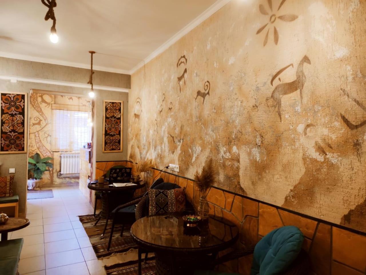 Silkroad Guesthouse 比什凯克 外观 照片